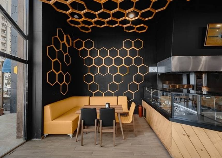 Start-up ofis interyer hexagon panellari